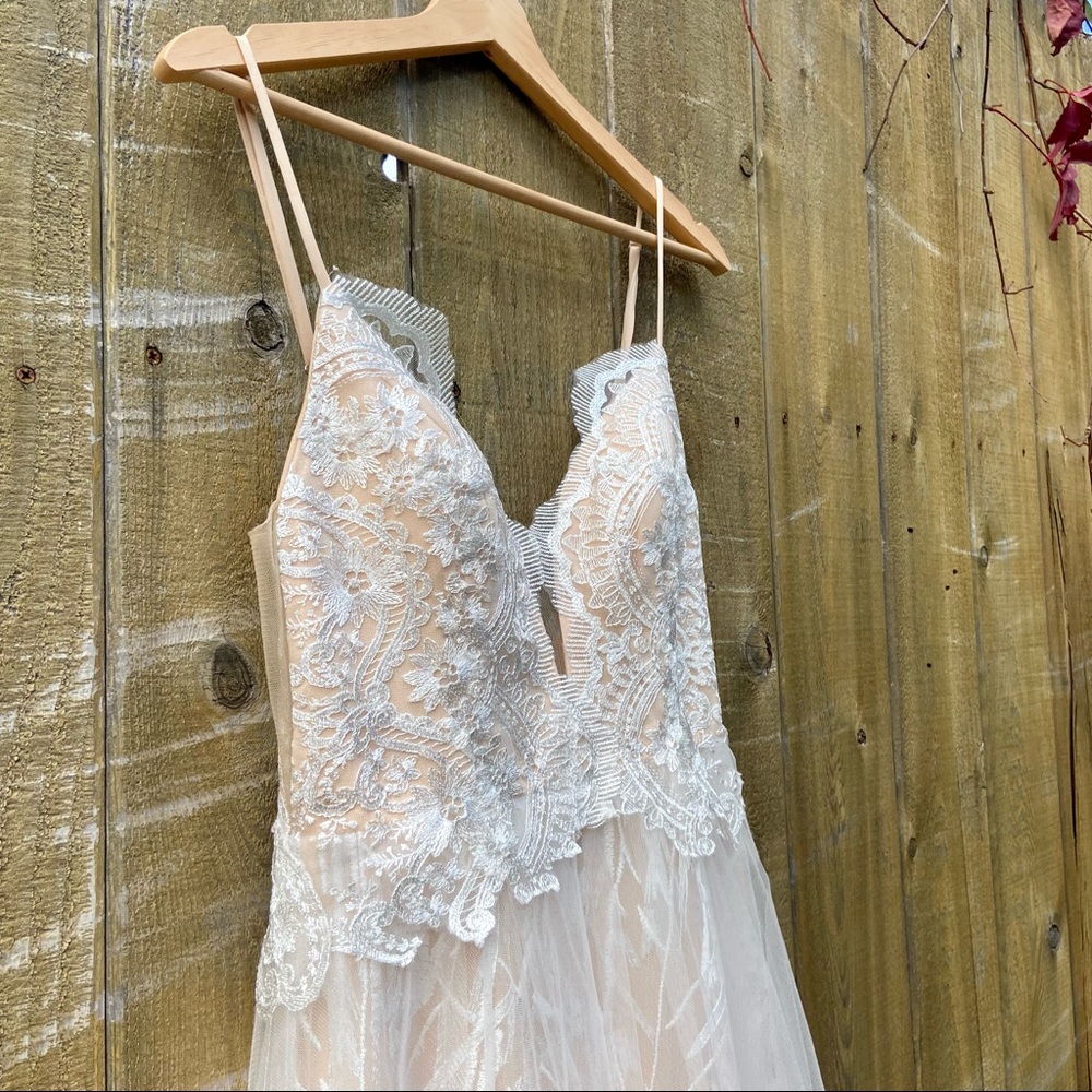 White and Beige Scallop Embroidered Tulle Maxi Dress 🌿 - Picture 7 of 16